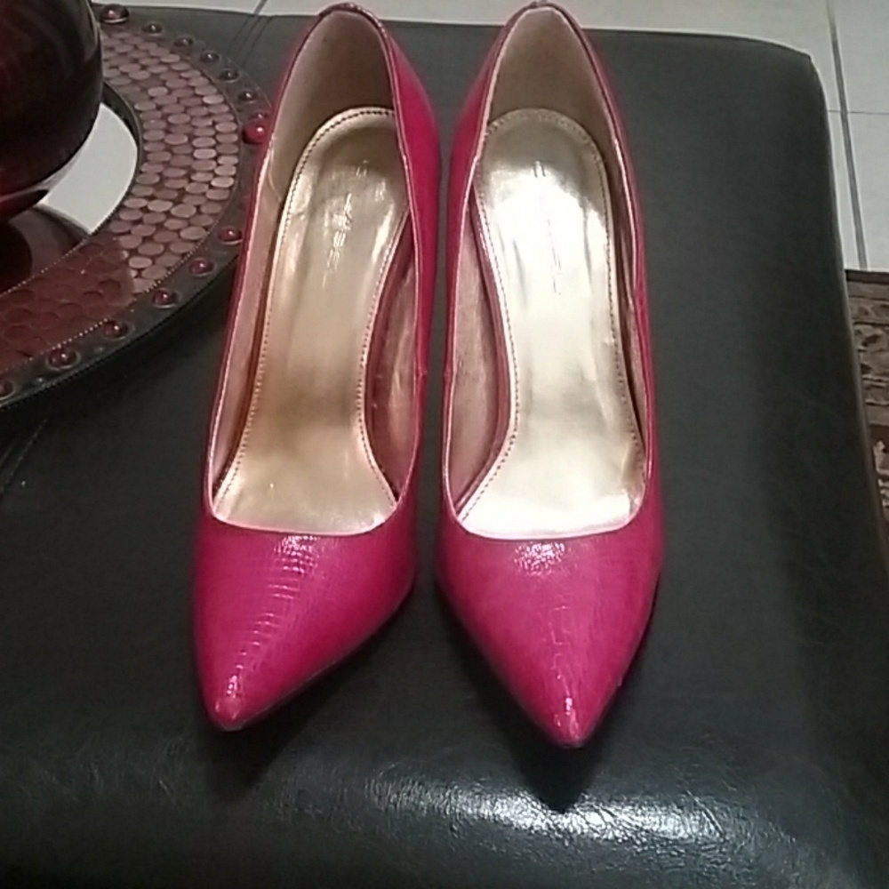 Fuchsia leather shoes